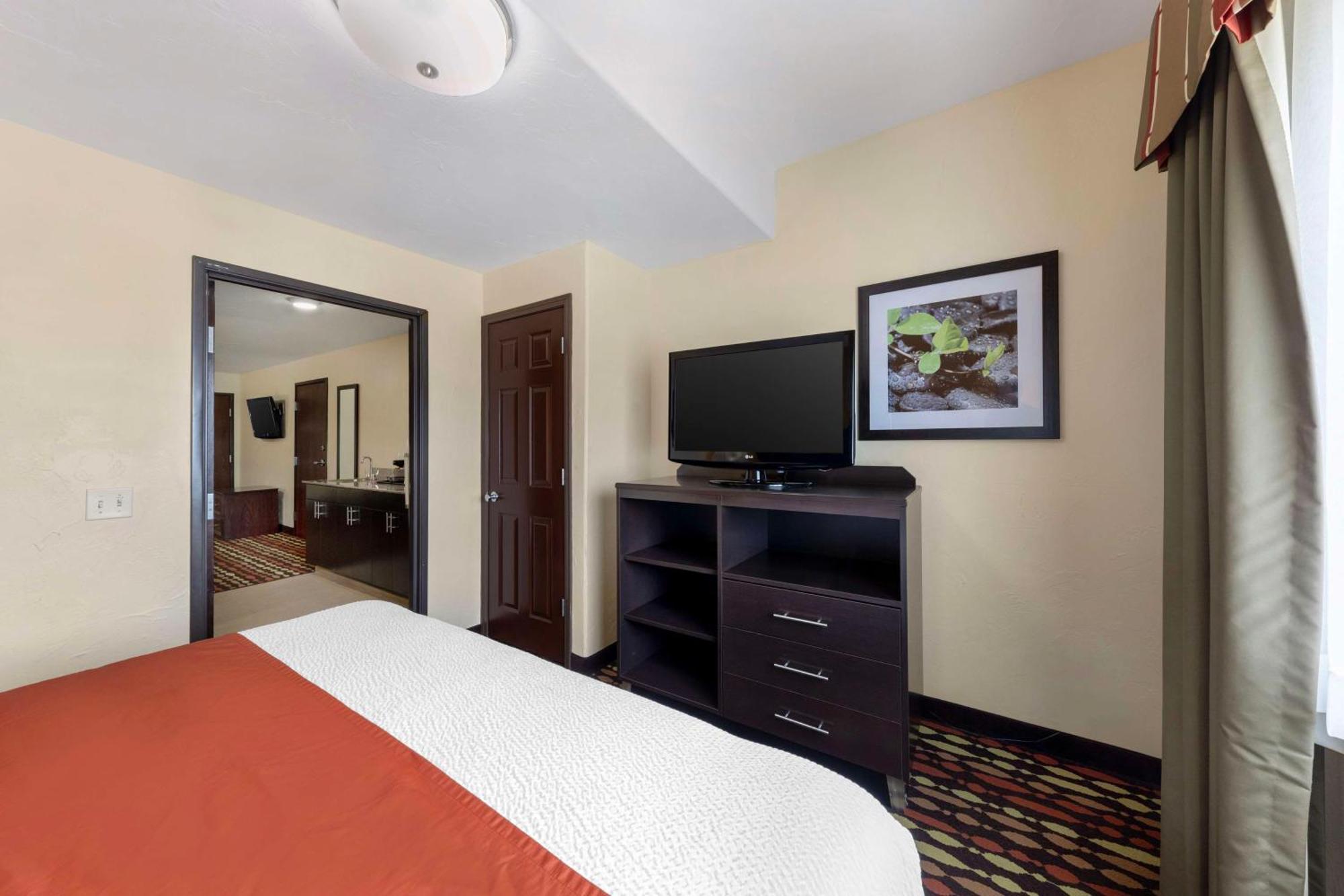 Best Western Greentree Inn & Suites Moore Dış mekan fotoğraf